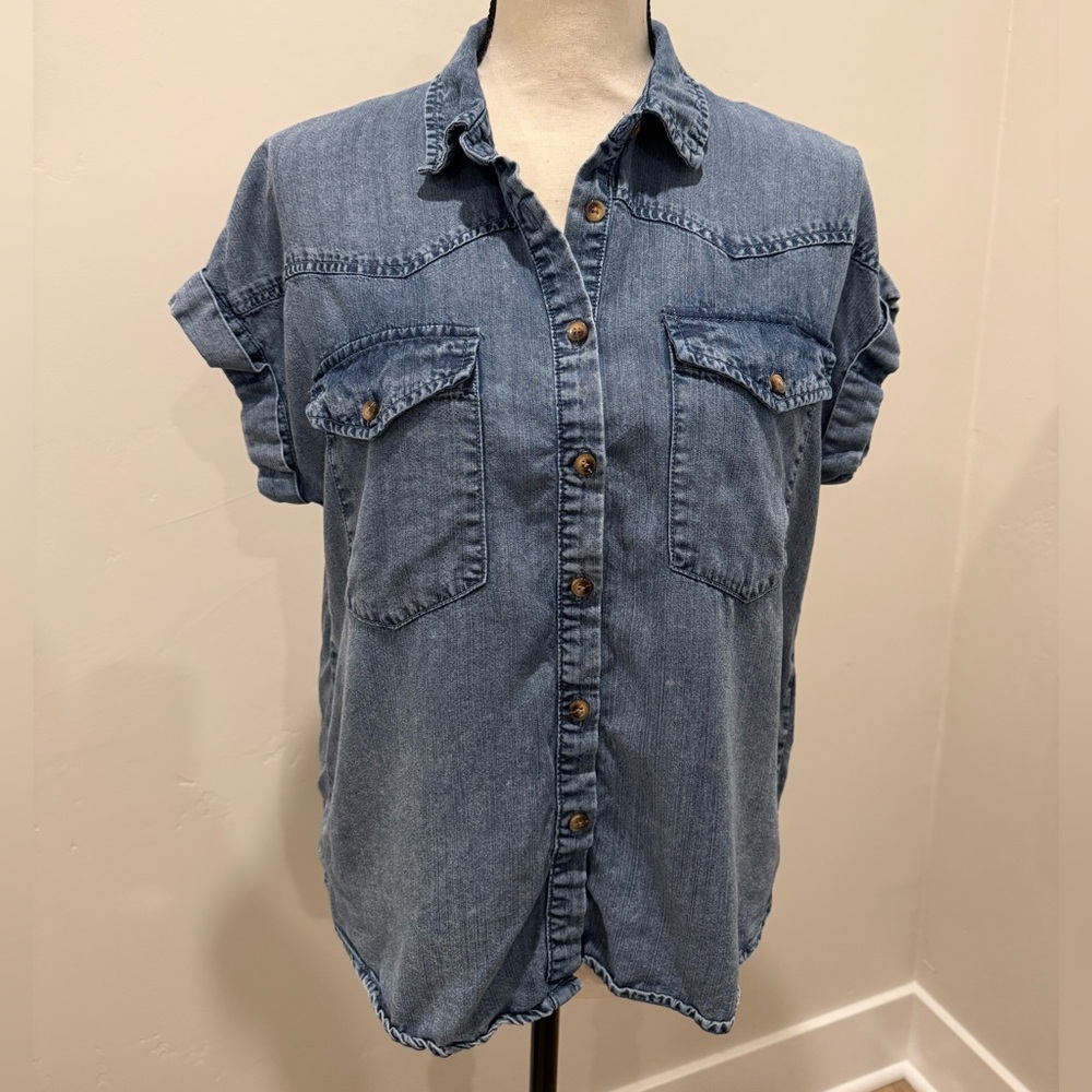Jane + Delancey | Women's Cuffed Sleeve Blue Washed Denim Button Up | Small